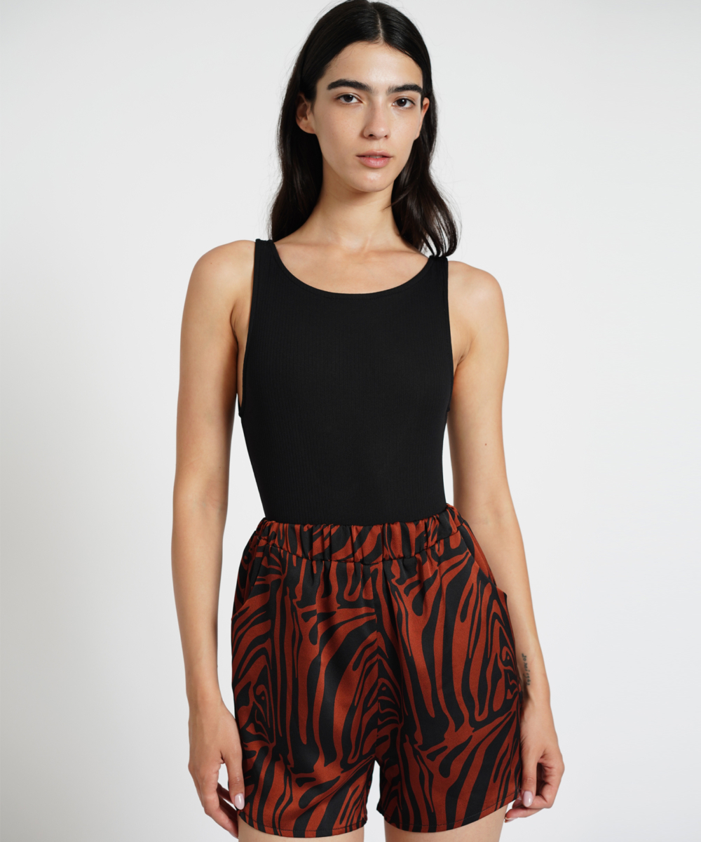 LIHI מכנסי סאטן קצרים פרינט חמרה