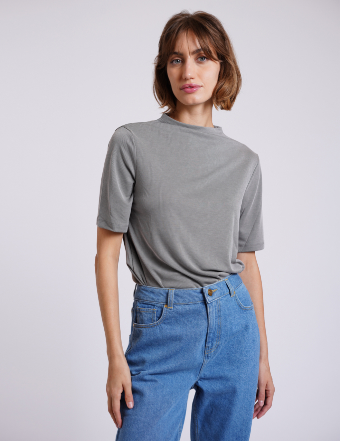 Alef Alef | אלף אלף - בגדי מעצבים | NO.8 חולצת חצי גולף ריב מלאנז' Alef Alef | אלף אלף - בגדי מעצבים | NO.8 חולצת חצי גולף ריב מלאנז'