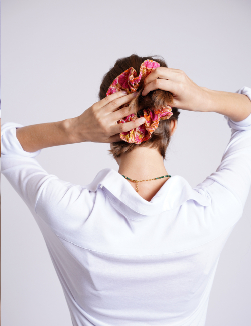 Alef Alef | אלף אלף - בגדי מעצבים | גומיית שיער סקראנצ'י פרינט פרחים