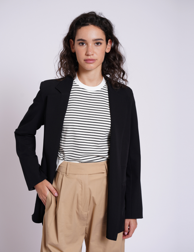 Alef Alef | אלף אלף - בגדי מעצבים | בלייזר HOOPOE שחור Alef Alef | אלף אלף - בגדי מעצבים | בלייזר HOOPOE שחור