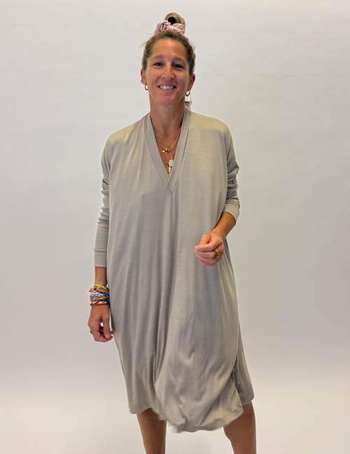 Alef Alef | אלף אלף - בגדי מעצבים | שמלת V אוברסייז | SAMPLE Alef Alef | אלף אלף - בגדי מעצבים | שמלת V אוברסייז | SAMPLE