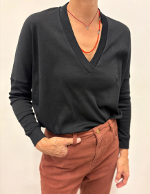 Alef Alef | אלף אלף - בגדי מעצבים | NO.50 חולצת וי ארוכה שחור