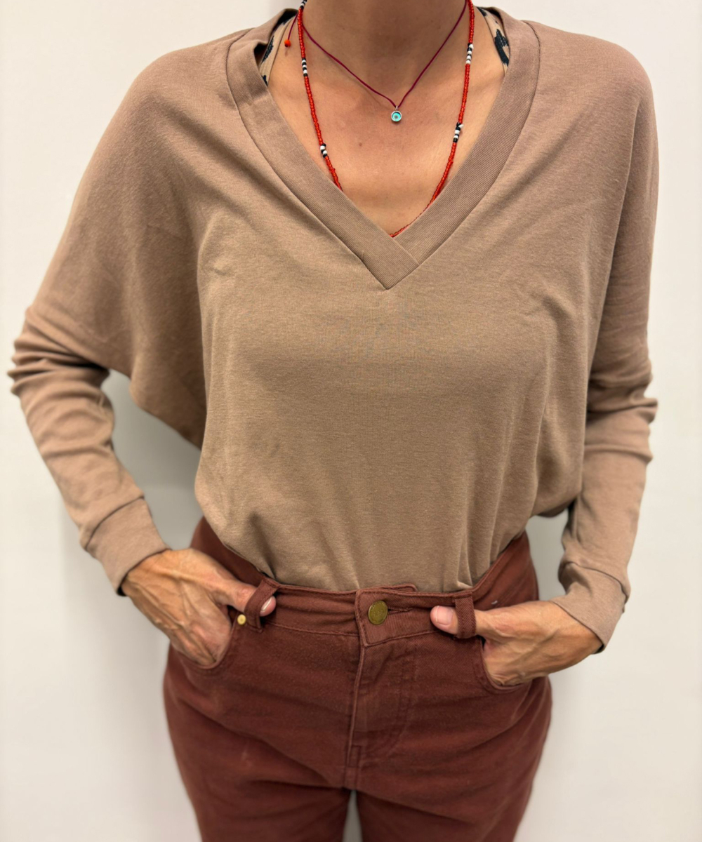 NO.50 חולצת וי ארוכה קאמל