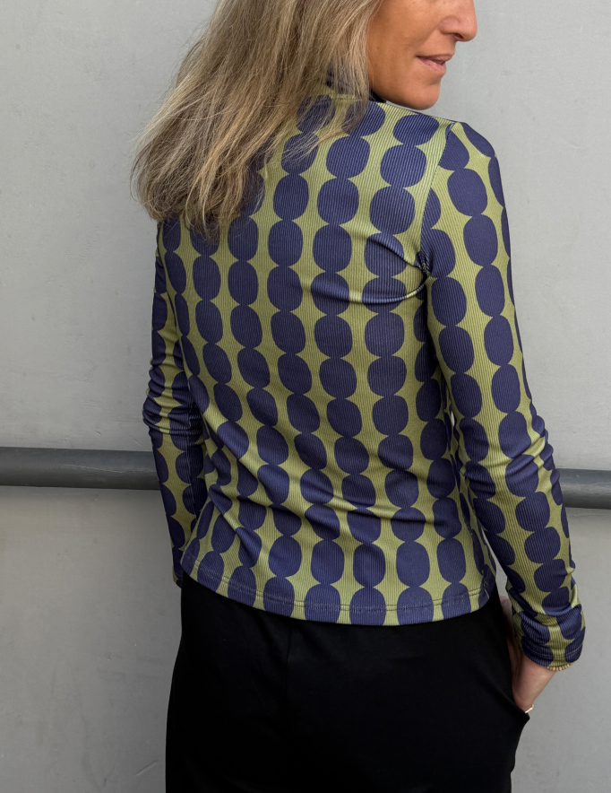 Alef Alef | אלף אלף - בגדי מעצבים | NO.54 חולצת גולף ירוק נייבי Alef Alef | אלף אלף - בגדי מעצבים | NO.54 חולצת גולף ירוק נייבי