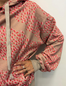 Alef Alef | אלף אלף - בגדי מעצבים | קפוצ'ון PARROT הדפס ורוד אדום