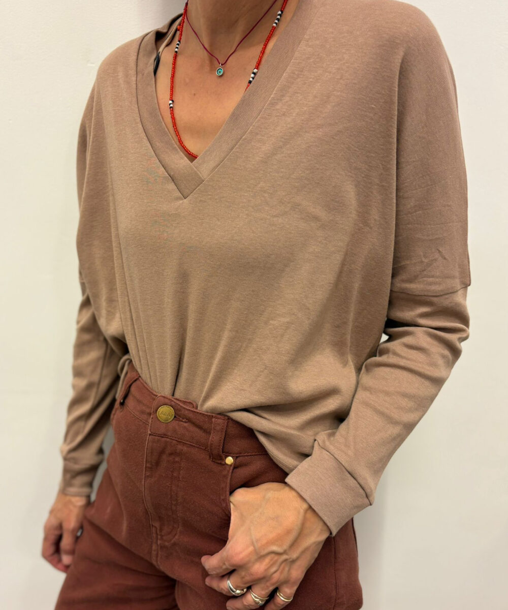 Alternative view of NO.50 חולצת וי ארוכה קאמל