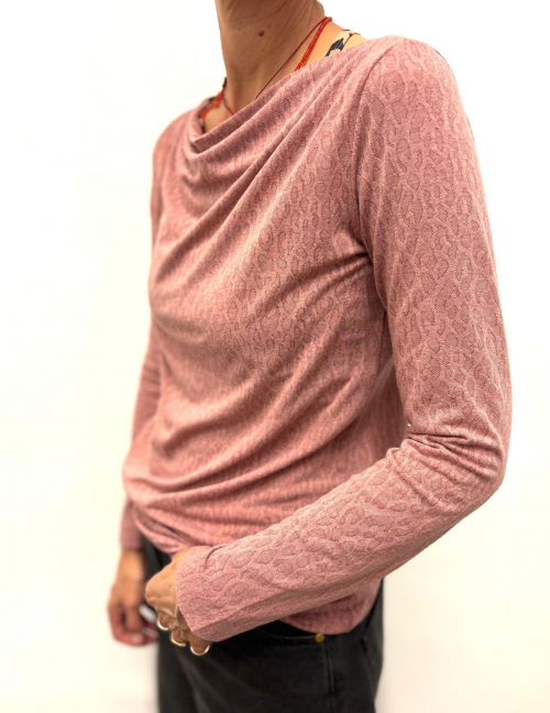 Alef Alef | אלף אלף - בגדי מעצבים | חולצת ביסיק עם טקסטורת חברבורות  | SAMPLE