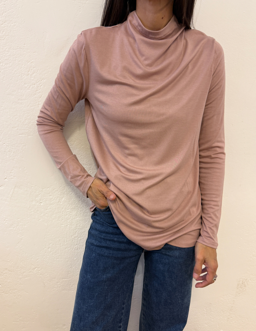 Alef Alef | אלף אלף - בגדי מעצבים | חולצת גולף נמוך ורוד פודרה | SAMPLE