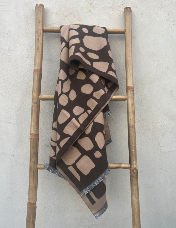 Alef Alef | אלף אלף - בגדי מעצבים | צעיף חום בז' Alef Alef | אלף אלף - בגדי מעצבים | צעיף חום בז'