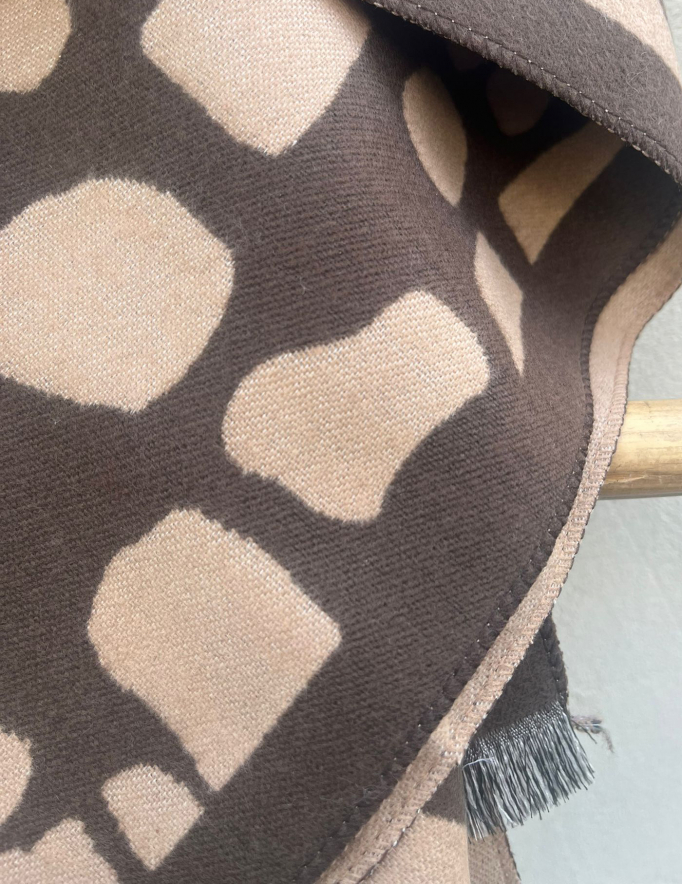 Alef Alef | אלף אלף - בגדי מעצבים | צעיף חום בז' Alef Alef | אלף אלף - בגדי מעצבים | צעיף חום בז'