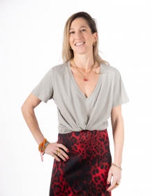 Alef Alef | אלף אלף - בגדי מעצבים | NO.17A  טי שרט וי אפור בהיר