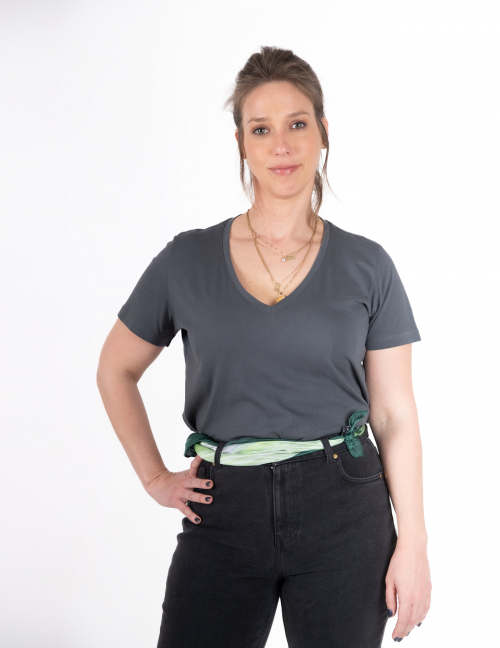 Alef Alef | אלף אלף - בגדי מעצבים | NO.17A  טי שרט וי אפור כהה