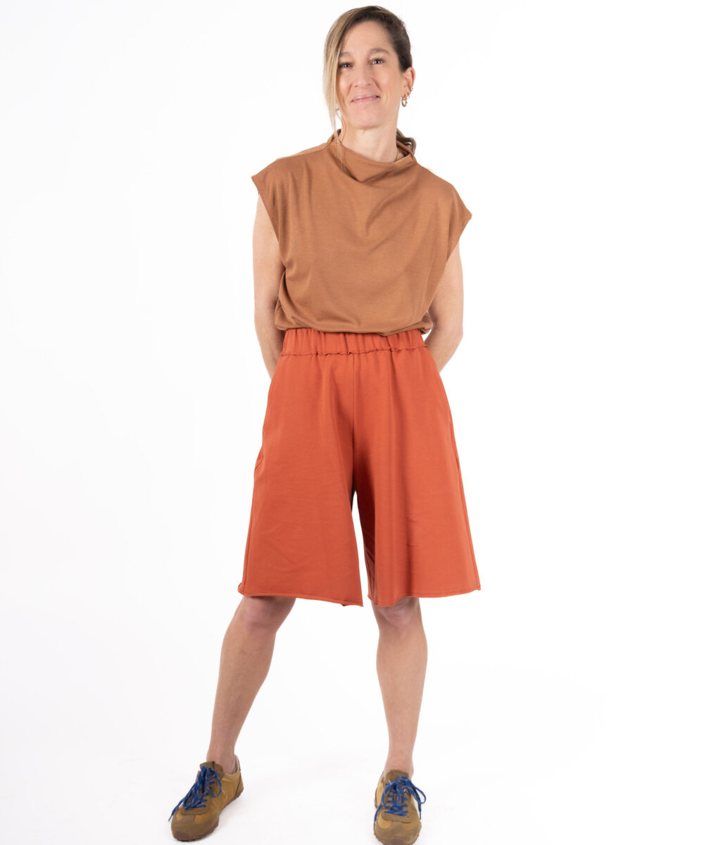 Alternative view of NO.23 מכנס ברמודה חמרה