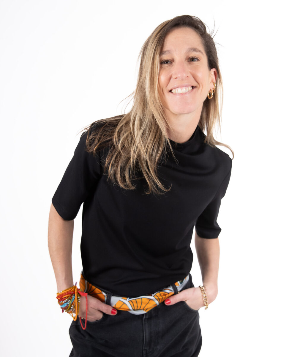 Alternative view of NO.8A חולצת חצי גולף שחור חלק