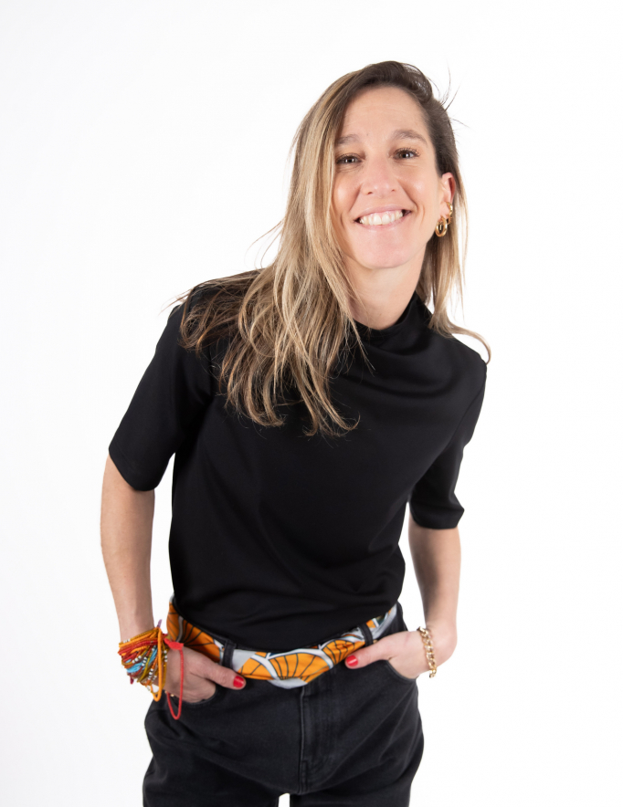 Alef Alef | אלף אלף - בגדי מעצבים | NO.8A חולצת חצי גולף שחור חלק